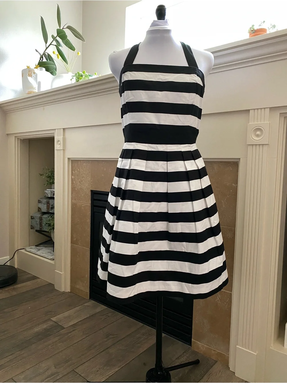 short a line dress ZAPAKA Women White Pleated Graduation Square Neck Chiffon Little White Dress, Daffodil / US10 line silhouette era_1950S Age:child-3 Sneakers with Dresses? Here's